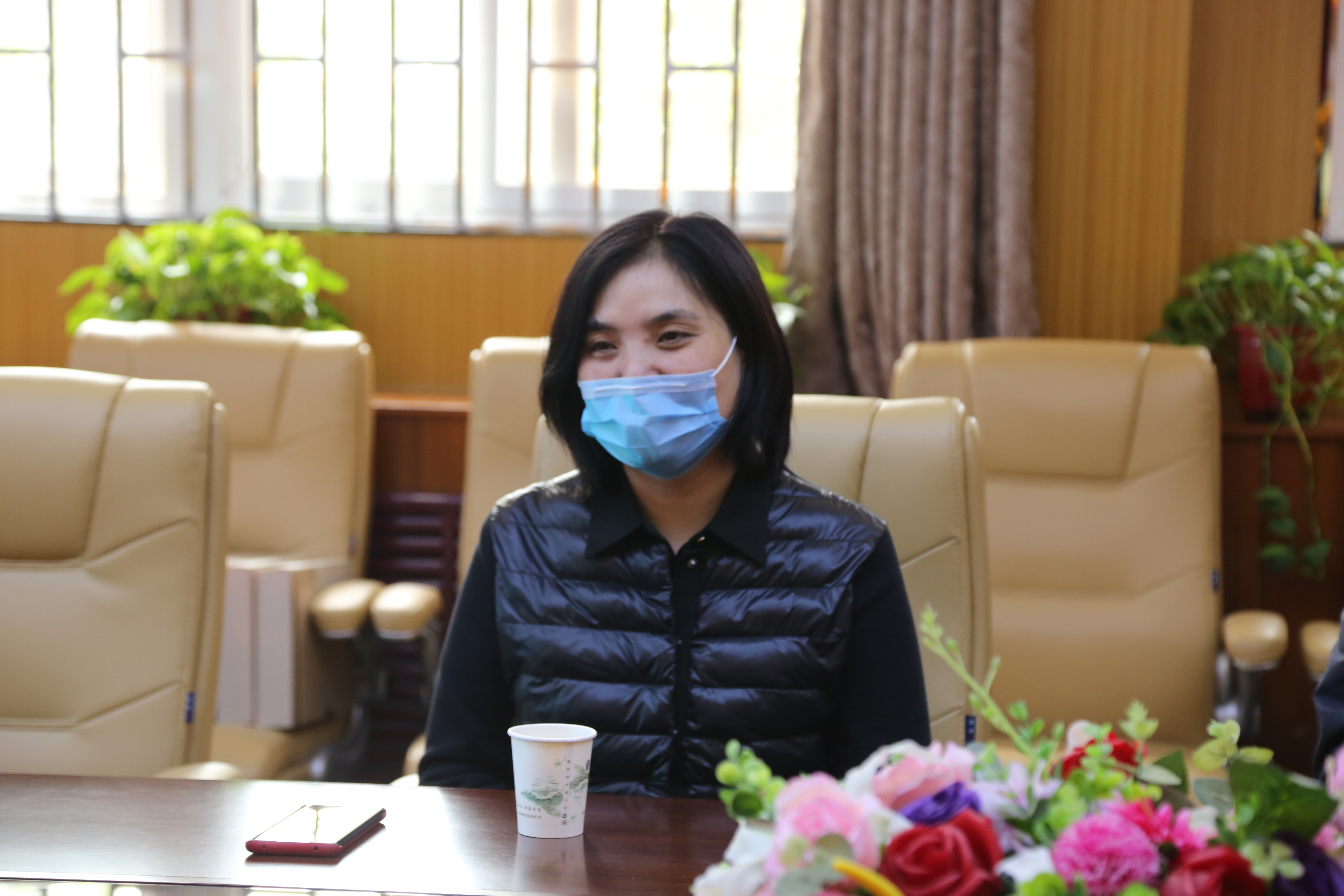 区人大代表王凤霞走访慰问郑州市第 五十八中学复学疫情防控工作