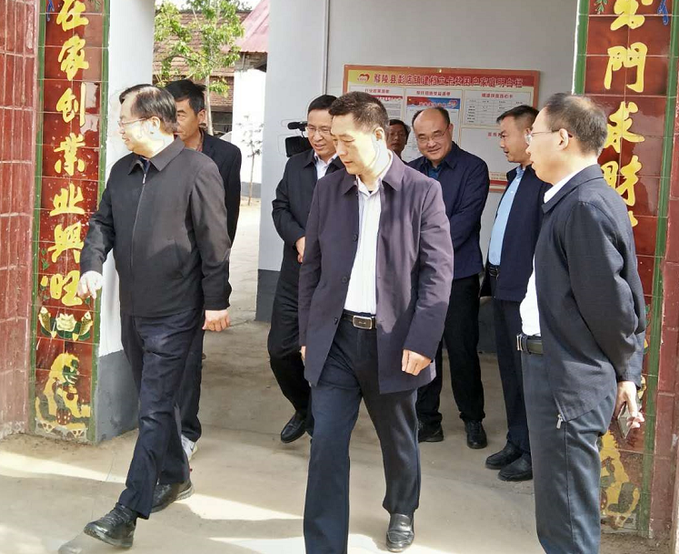 鄢陵县县长李东岭带队莅临彭店镇谢坊村调研