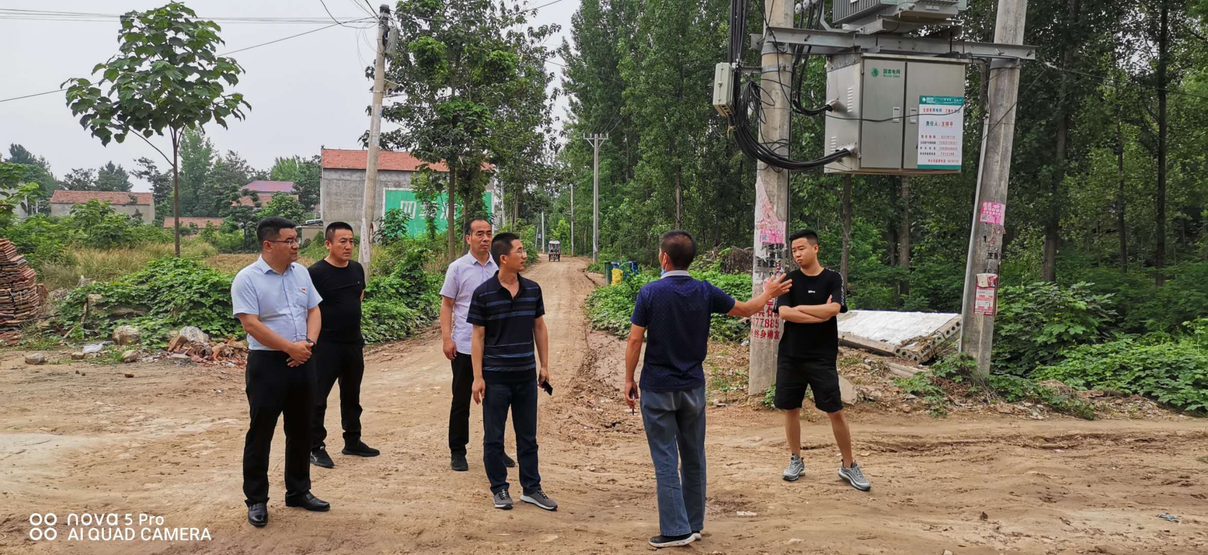 县人大代表生铁冢镇党委书记张权视察村道路建设情况-鹿邑县生铁冢镇