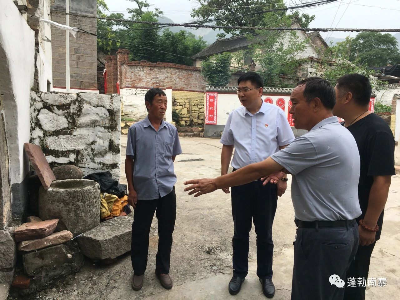 辉县市人大代表市委常委组织部长李会勇莅临南寨镇雁翅口村调研指导