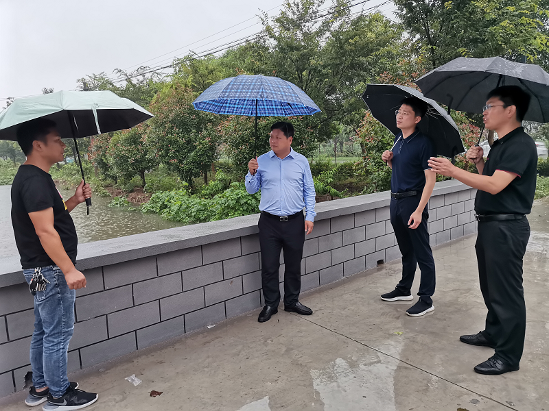 张昱雨中走访敬老院排查隐患保安全-项城市丁集镇人大代表网上联络站