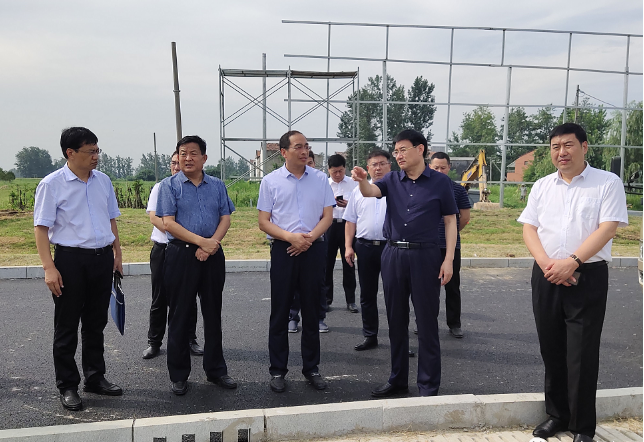 县人大代表,商水县县长田林,县人大常委会主任李德来到部分民生项目