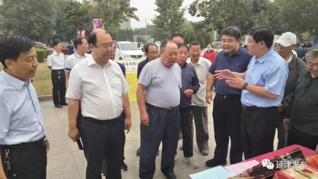 市县人大代表,延津县县长李泽宙参加县"食品安全宣传月"宣传活动