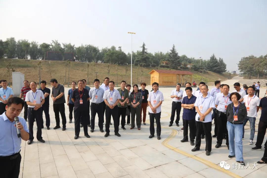 9月24日,县人大常委会主任朱继稳带领县人大常委会全体组成人员及