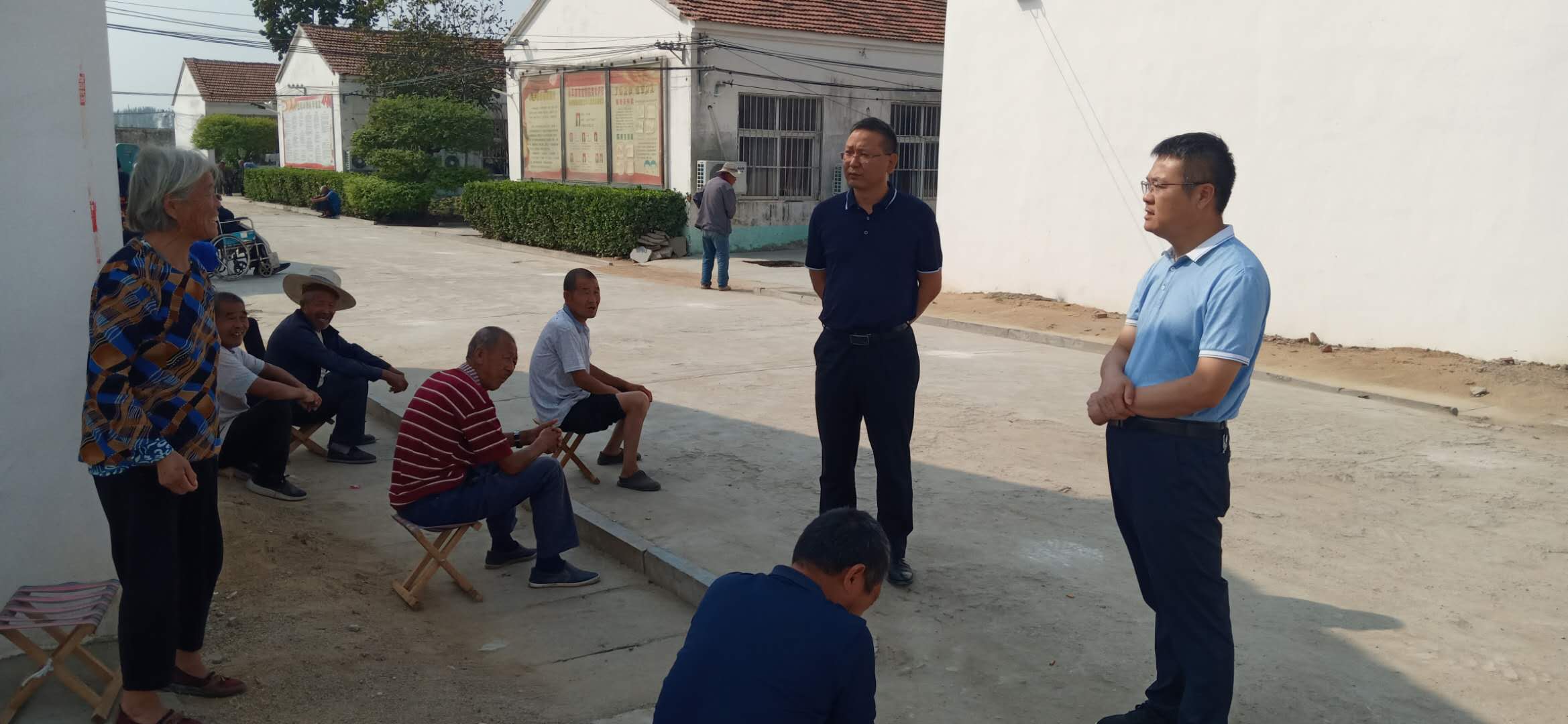 高锦:中秋佳节看望慰问敬老院老人-项城市永丰镇人大