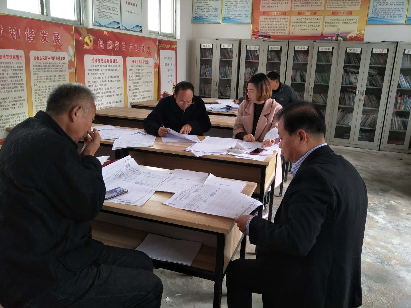 独塘乡人大代表李峰指导脱贫攻坚工作-太康县独塘乡