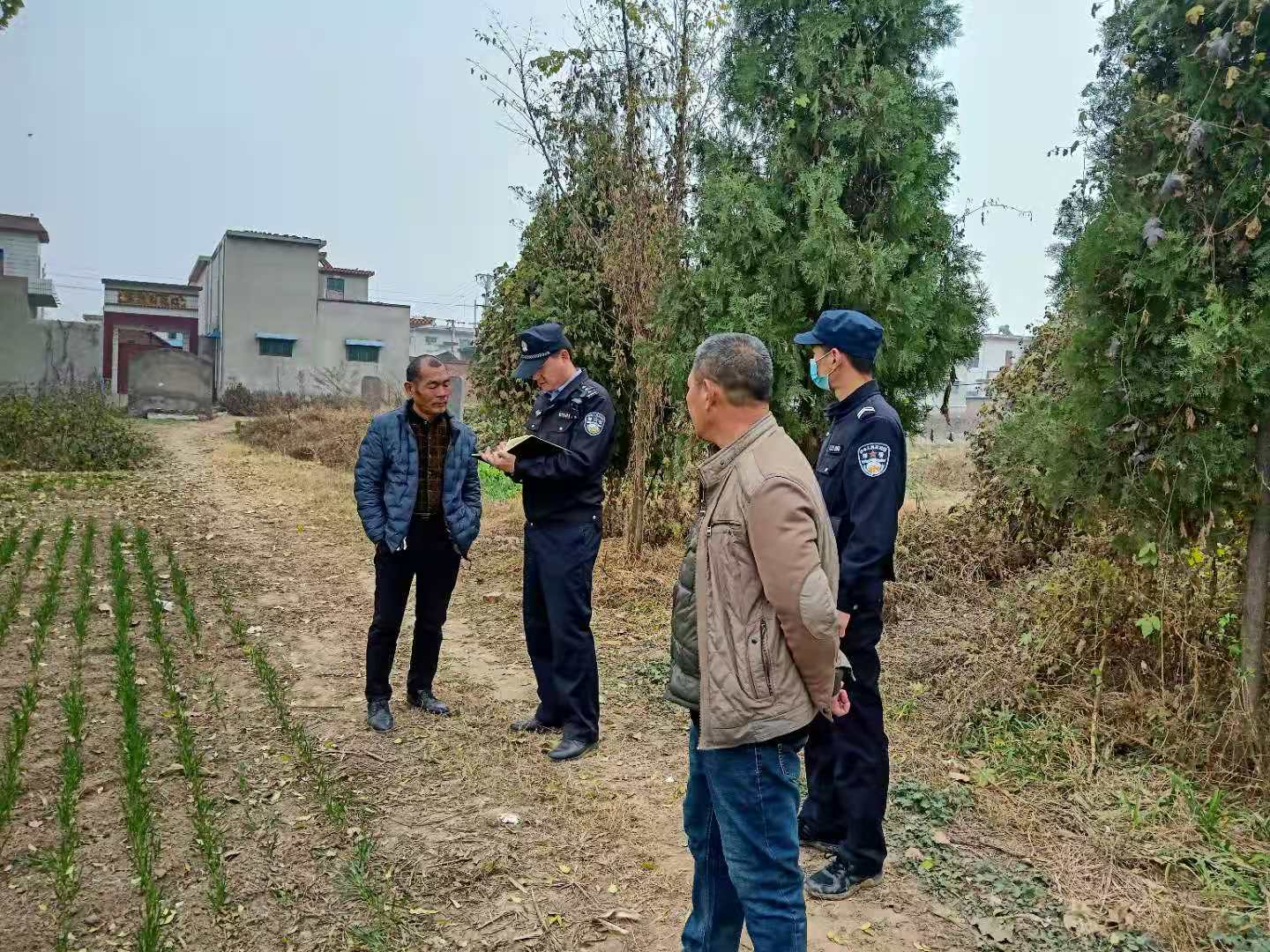 镇人大代表贾桂强"寒衣节"组织警力集中排查燃放烟花爆竹情况