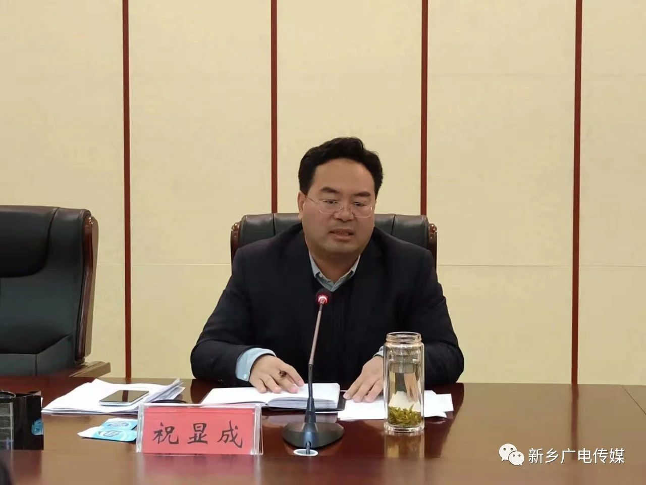 祝显成指出,通过开发区,各乡镇和相关部门的汇报,通报的情况看,虽然全