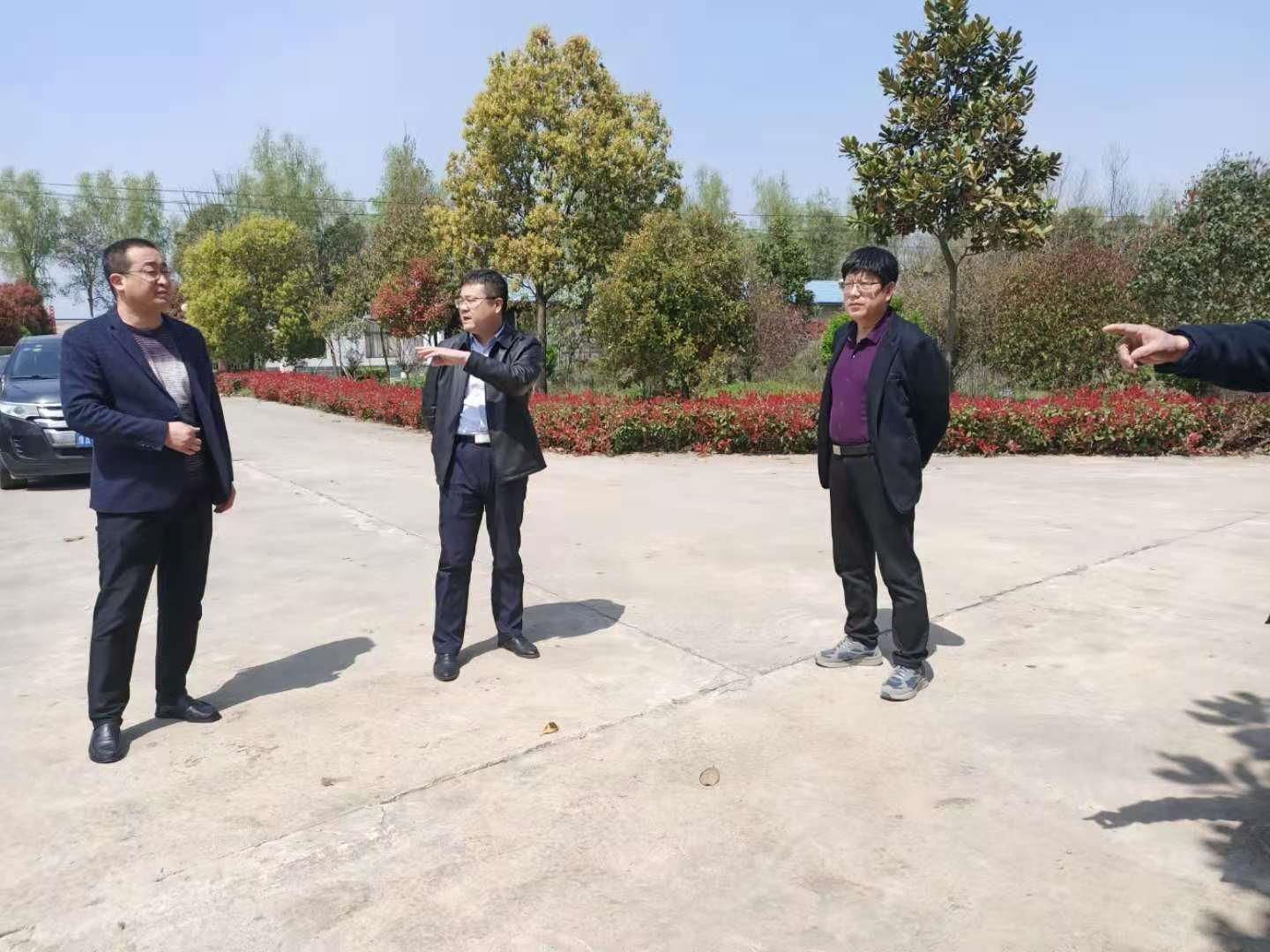 项城市人大代表永丰镇党委书记高锦到企业调研