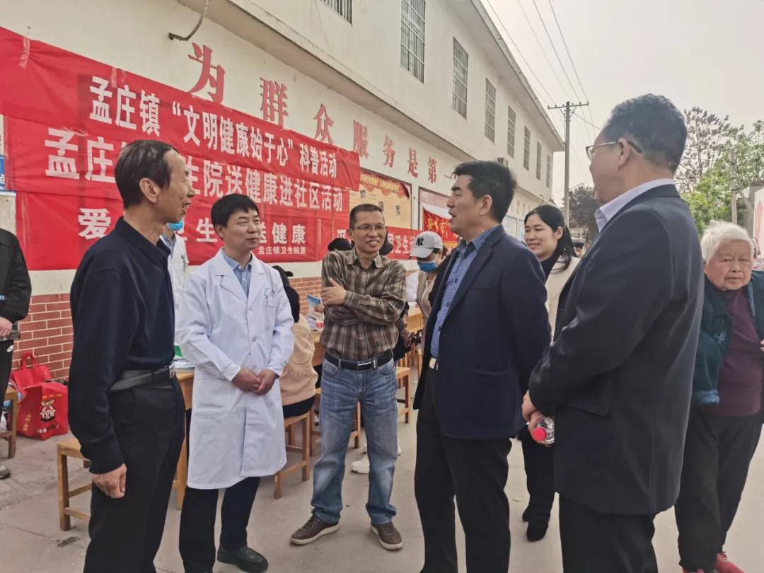 辉县市人大代表,孟庄镇南陈马村党支部书记王政仁在村组织开展爱国