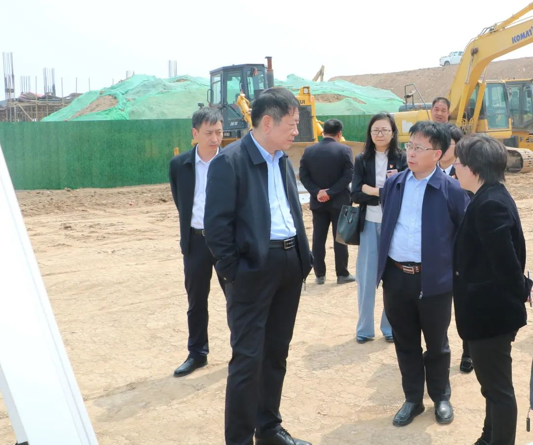 农发行河南省分行副行长谢军一行考察郑济高铁卫辉南站