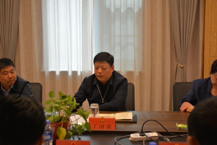 市人大代表,华龙区委副书记,政府区长丁国梁参加孟轲乡代表团讨论会