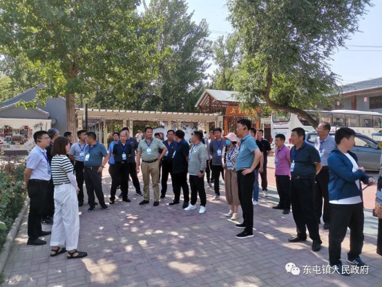 东屯镇人大代表联络站组织驻站人大代表到长垣县参观学习
