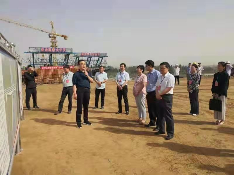 殷都区人大常委会视察组对区政府交通运输工作进行视察