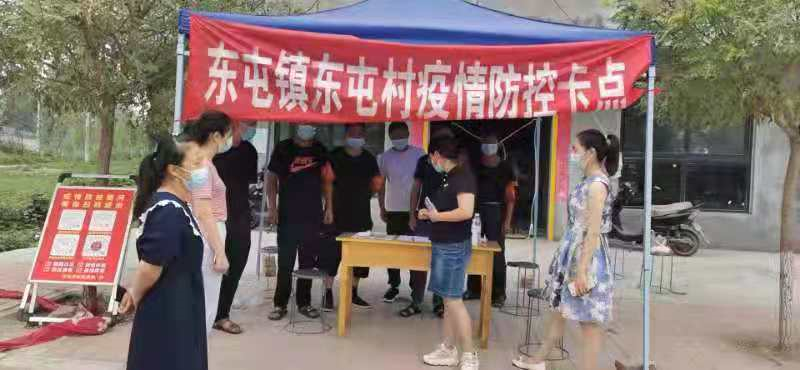 东屯镇人大代表张雪梅督导疫情防控工作