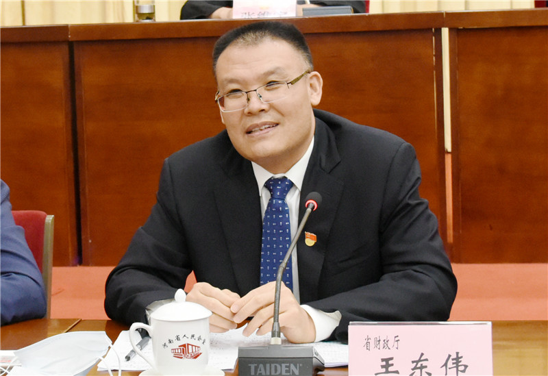 王东伟