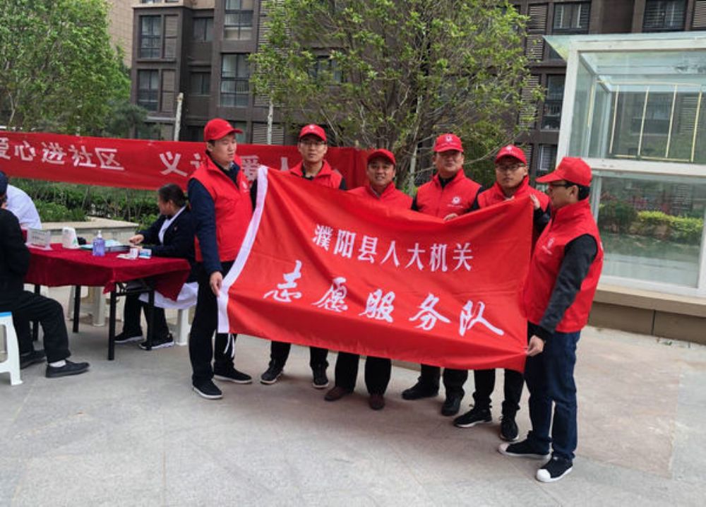 县人大常委会机关开展“爱心进社区、义诊暖人心”志愿服务活动