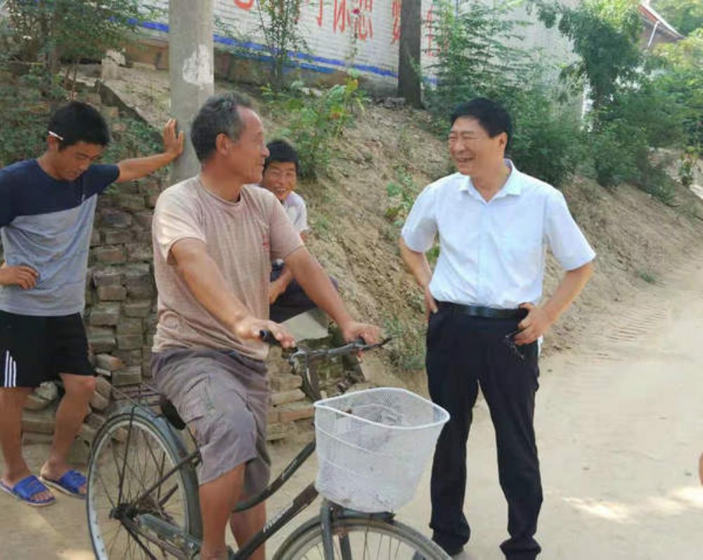 县人大副主任张宏江到王称堌马张庄村检查指导扶贫工作