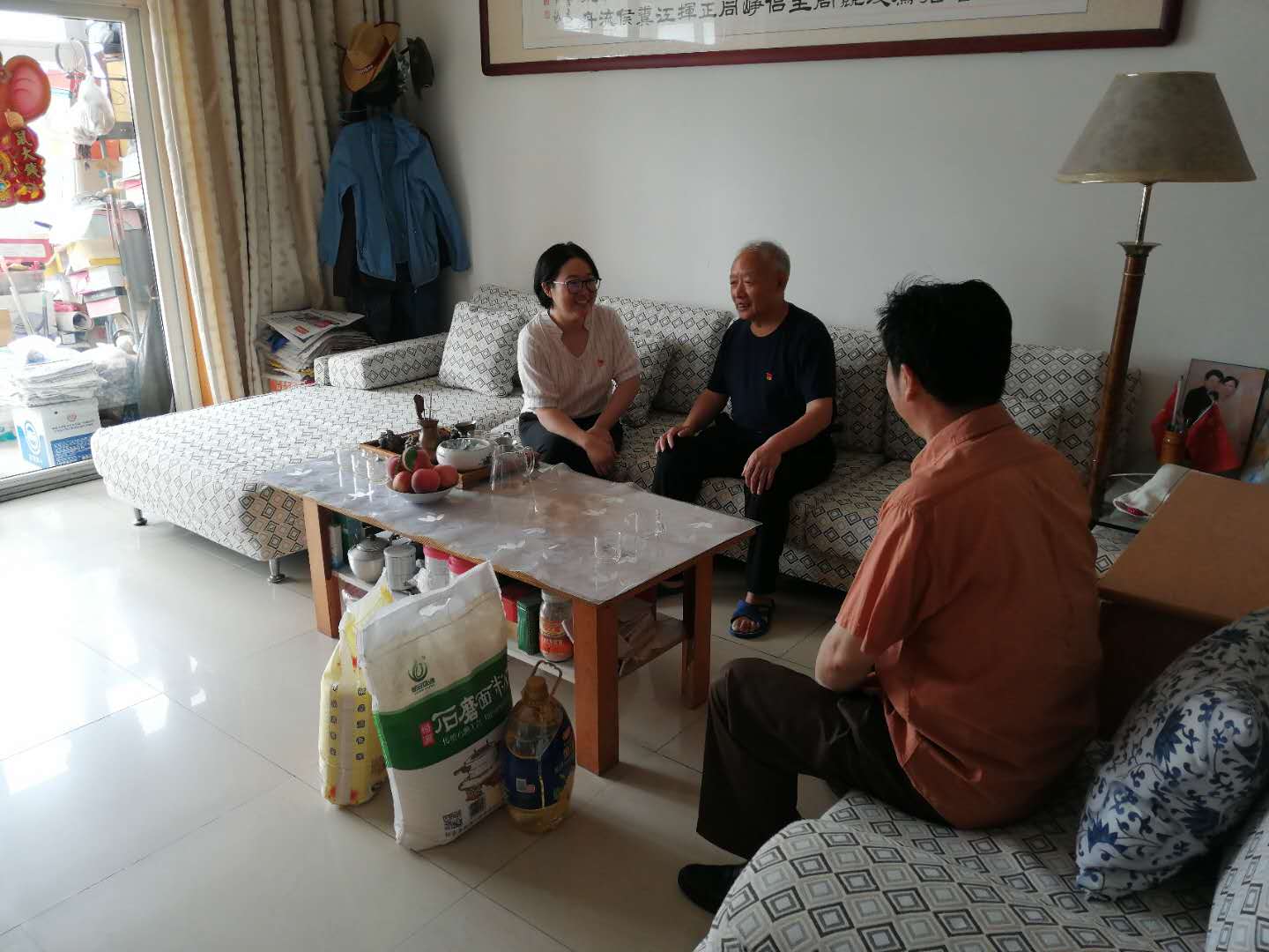 苏主任慰问老党员郝润平。 (1).jpg