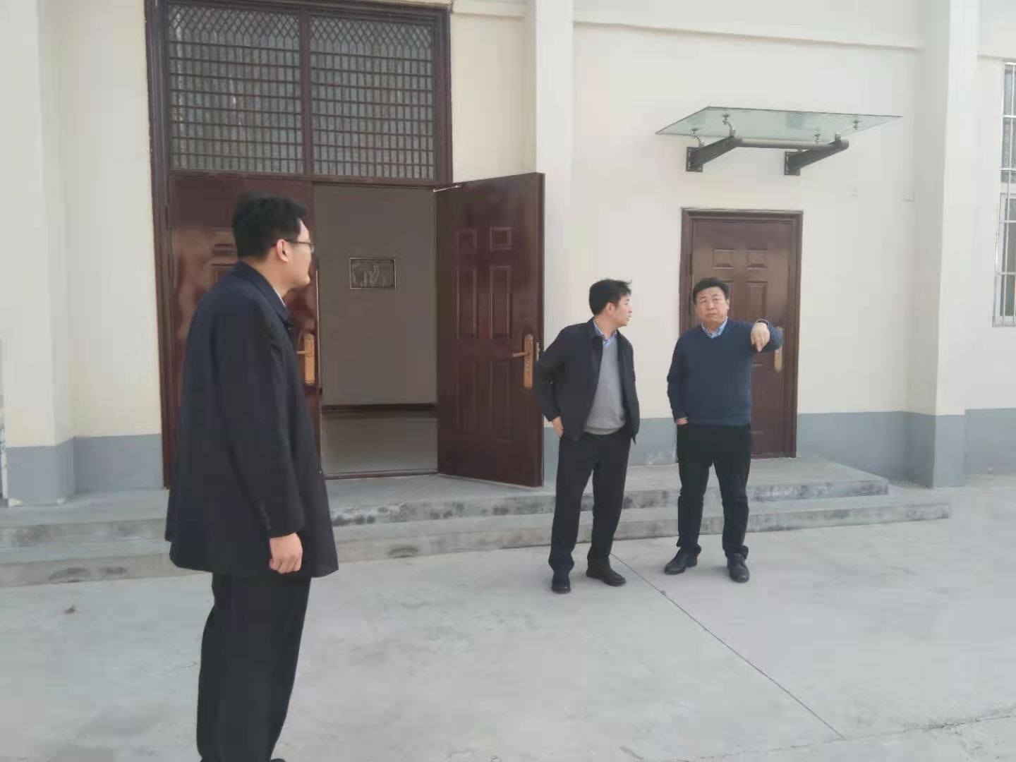 100.jpg