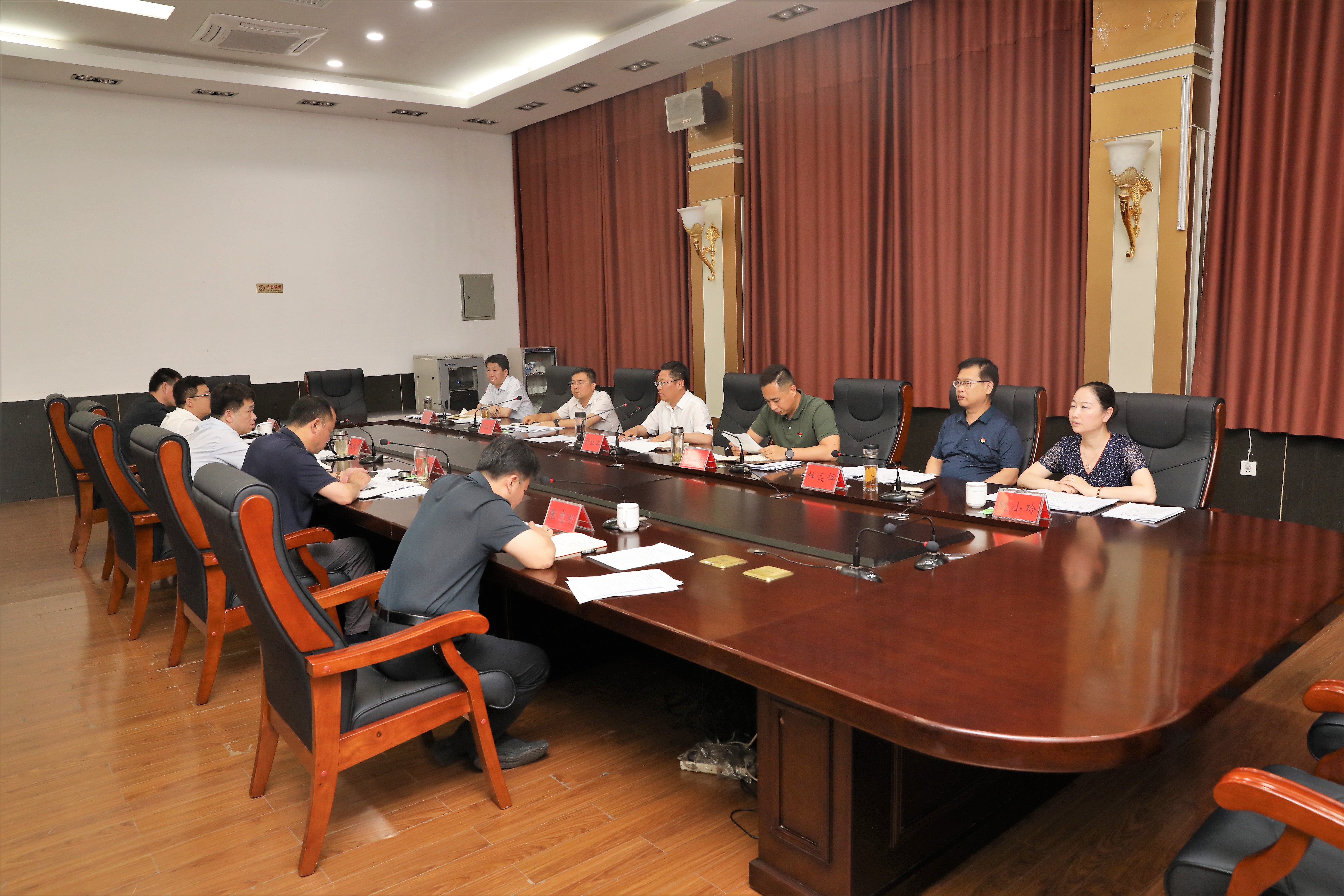 区委常委会.jpg