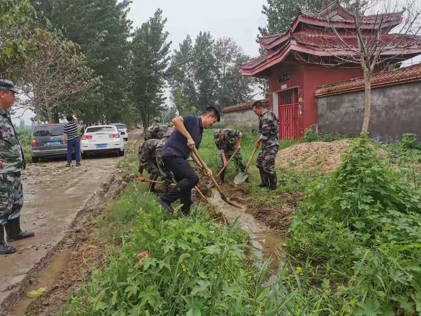 毛帅防汛.jpg