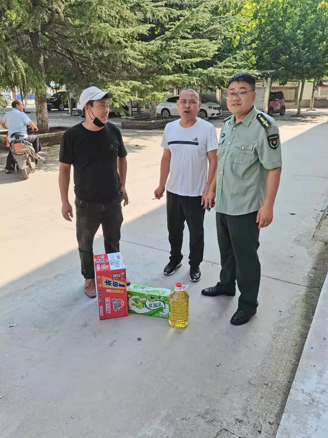 八一走访.jpg