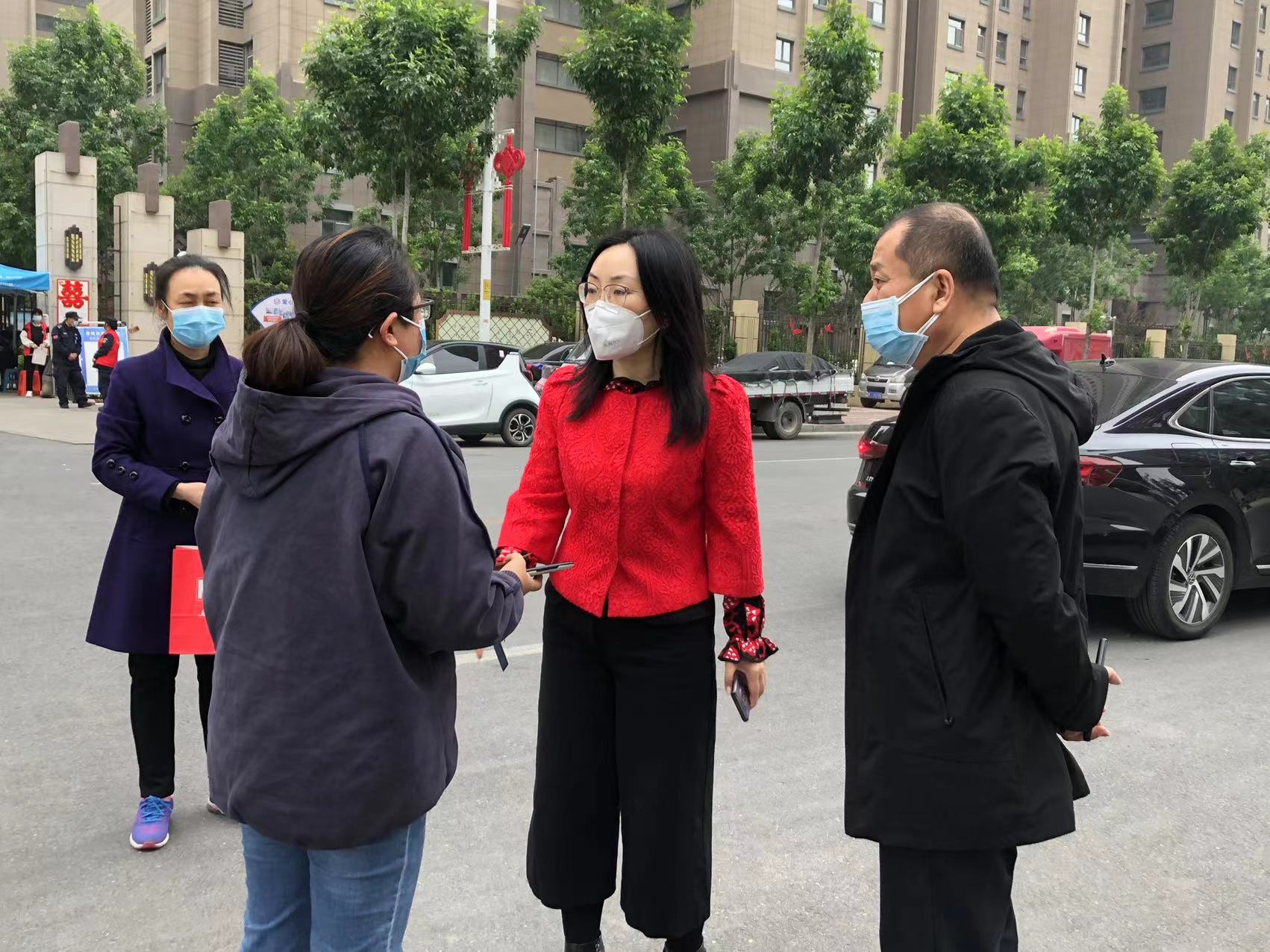 5.11何华颐东.jpg