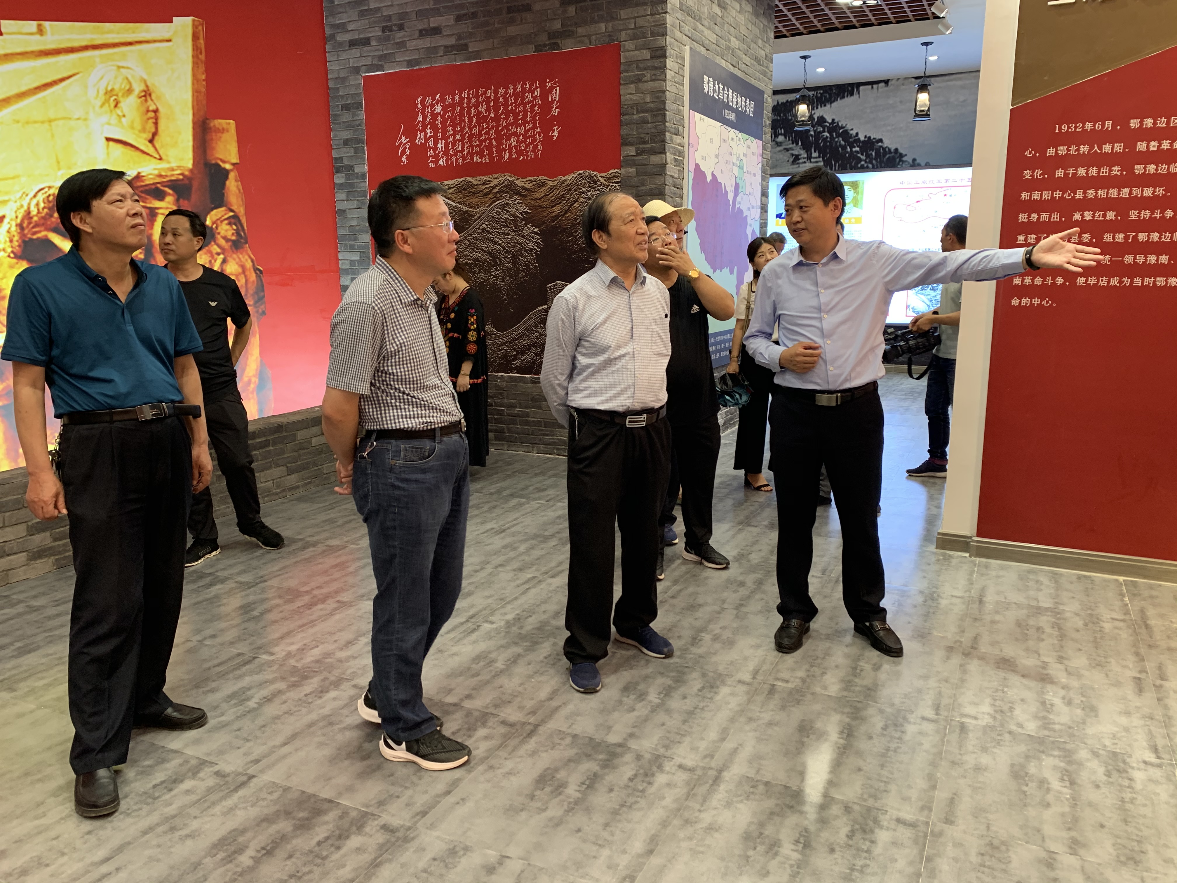 原南阳市人大常委会主任李天岑同志在毕店镇调研红色文化传承发扬工作.jpg
