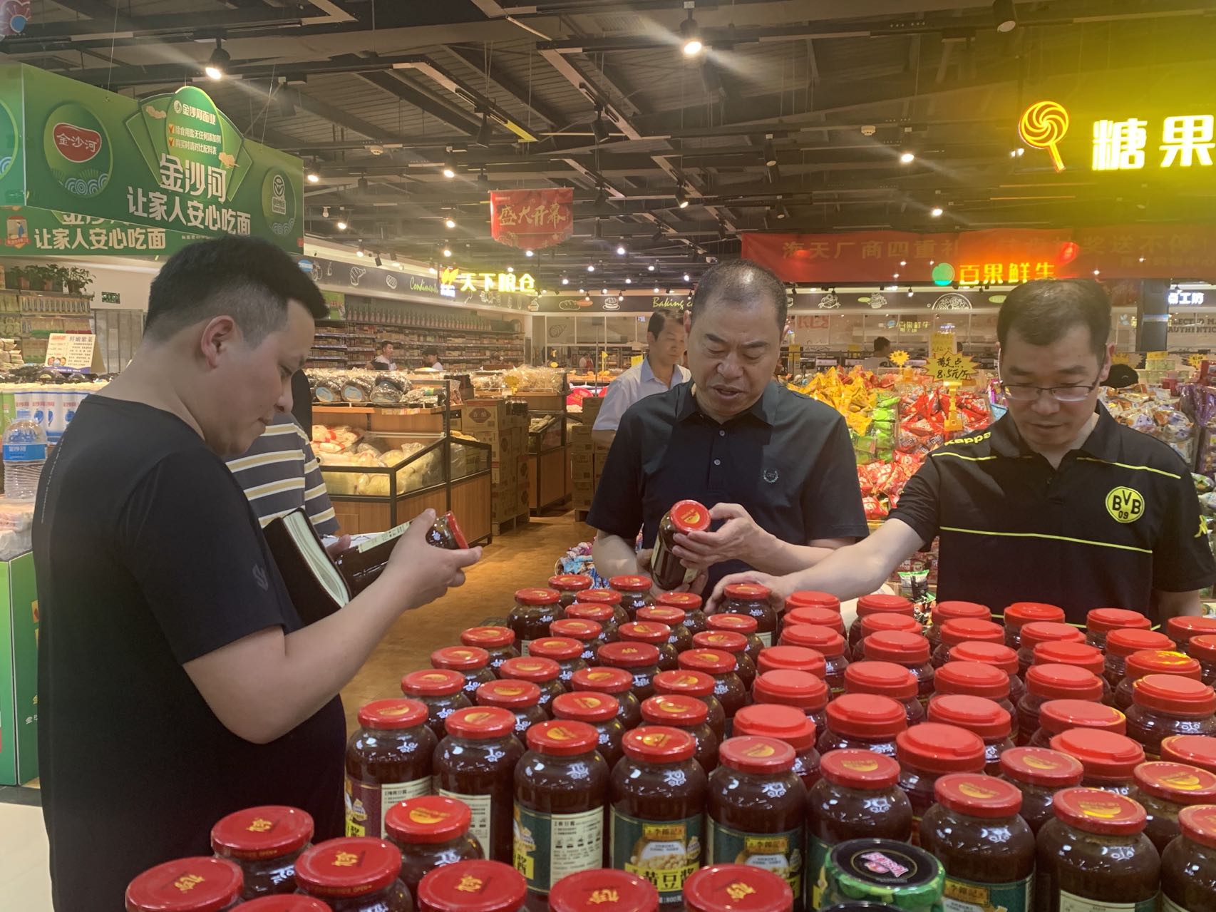 镇人大组织代表开展食品安全专项检查.jpg