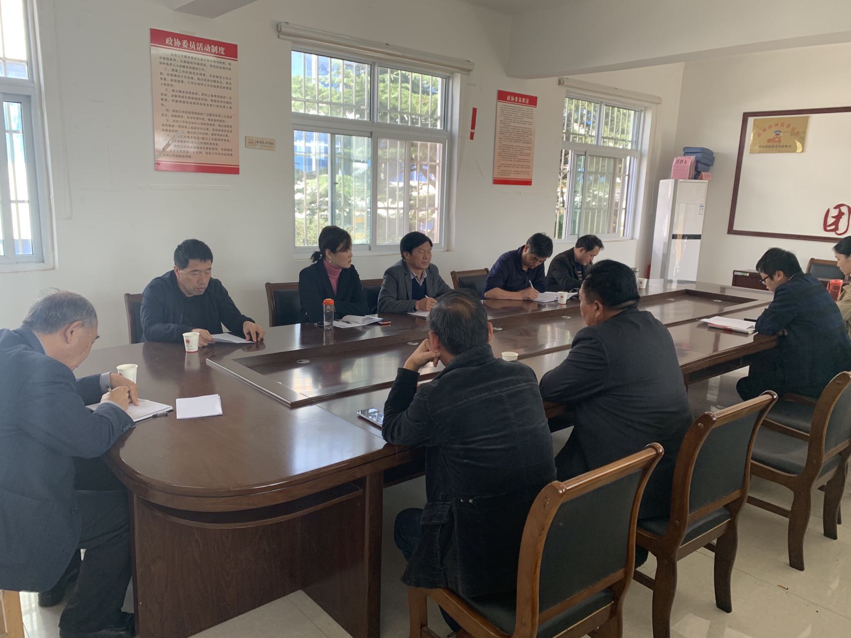 镇人大召开《土地承包法》执法检查座谈会.jpg